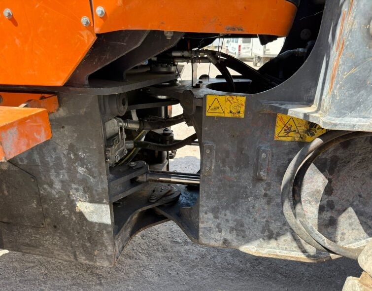 DOOSAN DL200-5 **WHEEL LOADER**